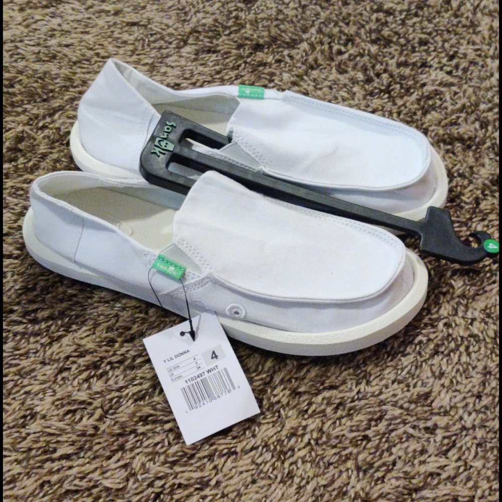 Brand New Donna Sanuk